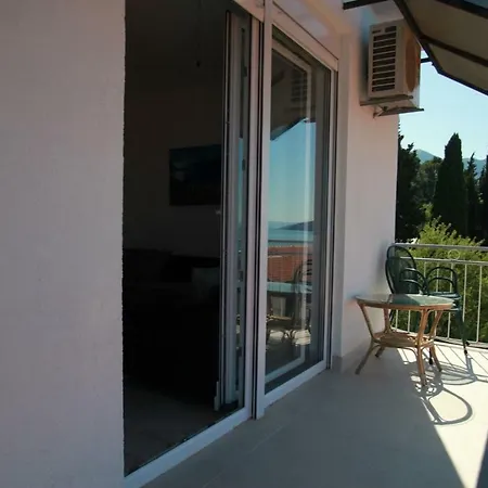 Nede Apartment Brist