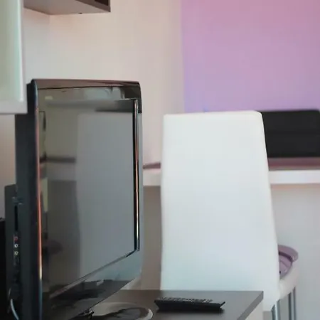 Nede Apartment Brist